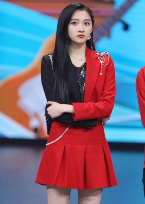 王牌6关晓彤cos赵丽颖“周翡”，同款造型，腰围