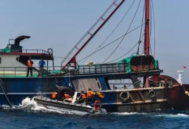 南海风云再起，越南海警船实力遭碾压，万吨登陆舰已开始巡航