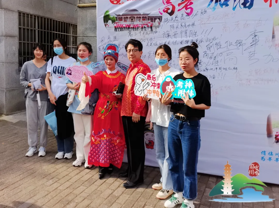 高考第一天!临川考场外发生的一幕......