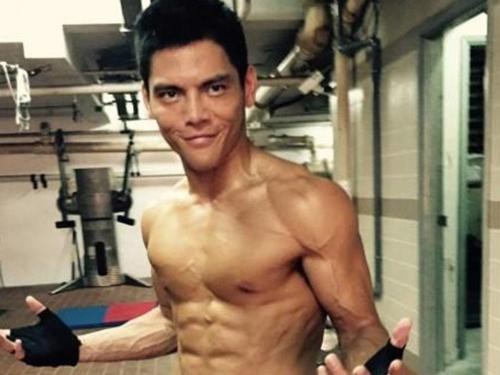 向佐与向华强对打，夸父亲气势73岁仍不变，儿子肾功能还不如爸？