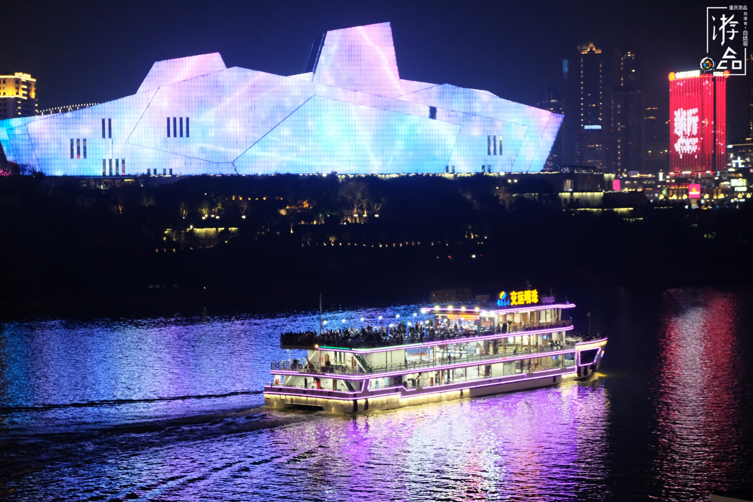 漫游山城：花1个小时体验重庆夜景的魅力，两江游果然名不虚传