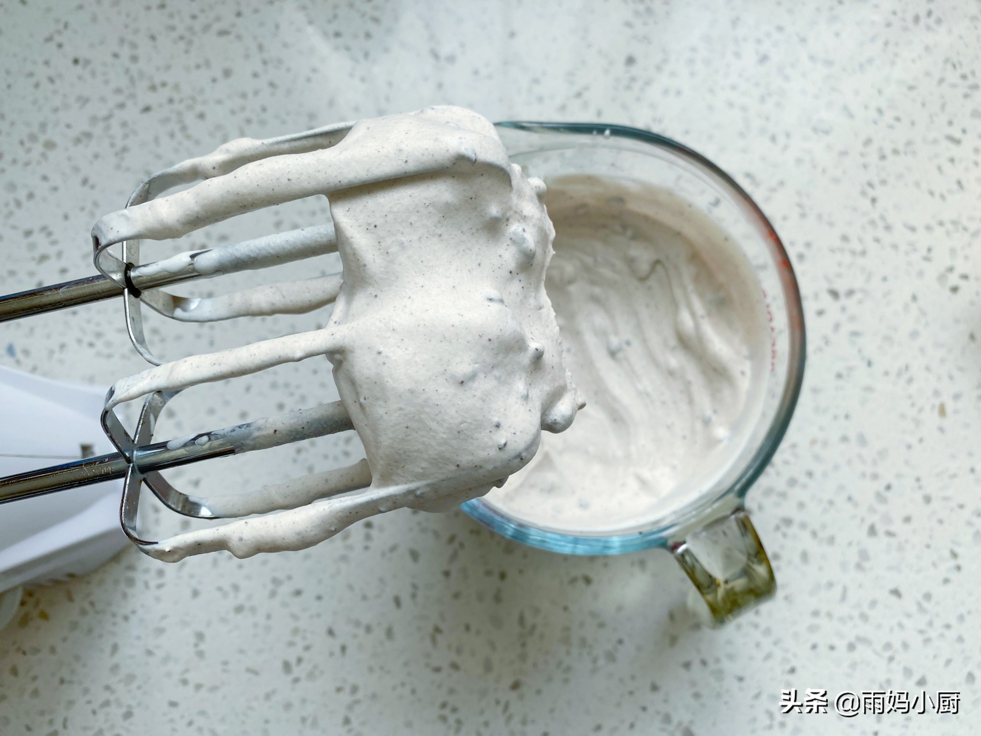 清明踏青時節，分享一款方便攜帶的鹹奶油蛋糕，清爽美味好吃不膩