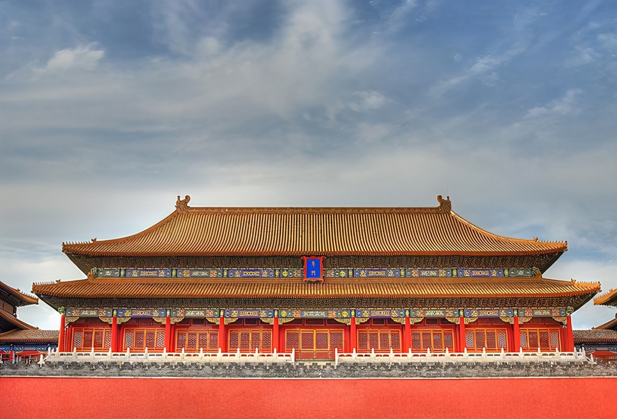 北京故宫的正门，不是讹传百年的斩首地点，游客也可享受帝王待遇