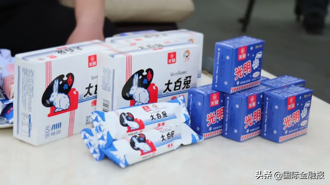 走进上海老字号｜光明品牌焕新，大白兔雪糕配