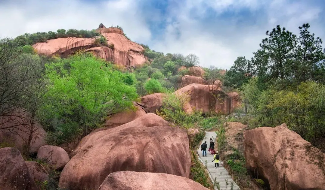 传奇石鼓山艺术摄影暨多媒体大赛开幕式在吴河乡石鼓山景区举行