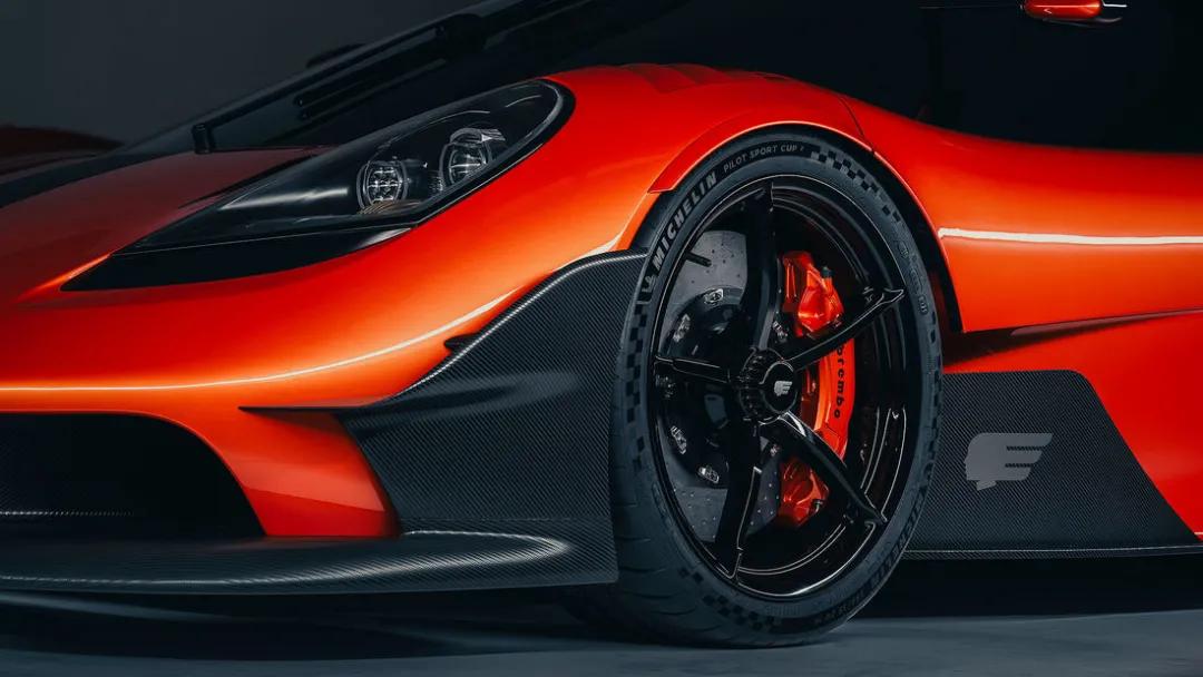 这台赛车发动机破万转，车尾还有大风扇，圈速堪比F1