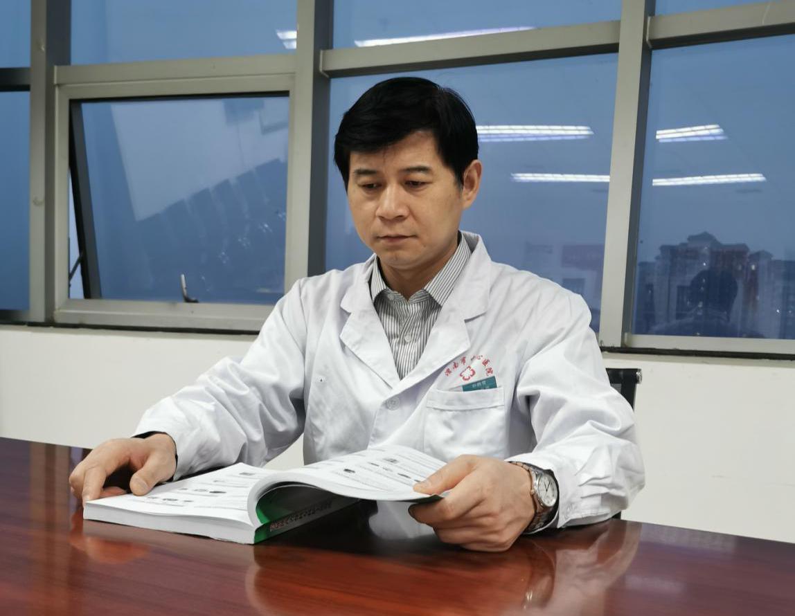 硬骨头医生胡洪波