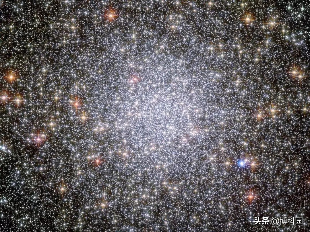 宇宙100亿年前的遗迹好美啊！梅西耶106球状星团