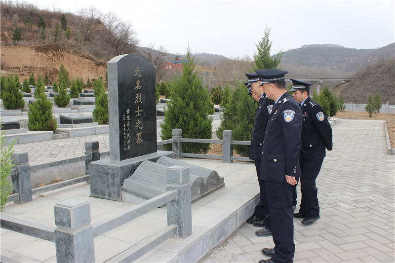 缅怀革命先烈 传承红色基因——黄陵县公安局城关派出所开展祭扫烈士陵园活动