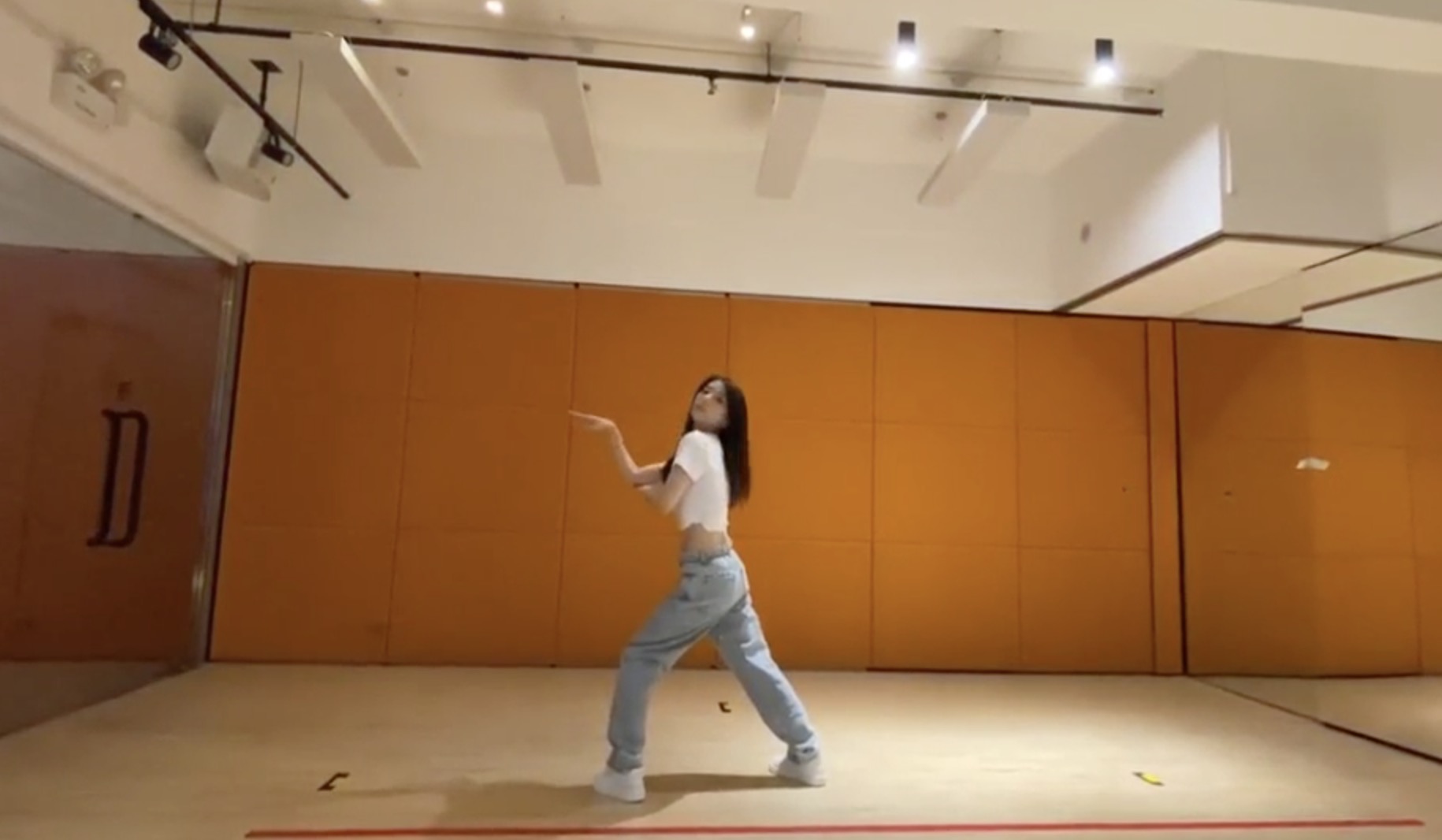 郭富城曬全家福慶祝55歲生日，方媛母女三人齊獻吻，幸福感爆棚