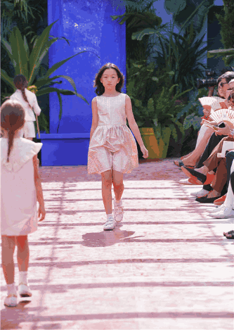 10位星二代小公主走秀，個個都是精緻萌娃，顏值氣場比父母還能打