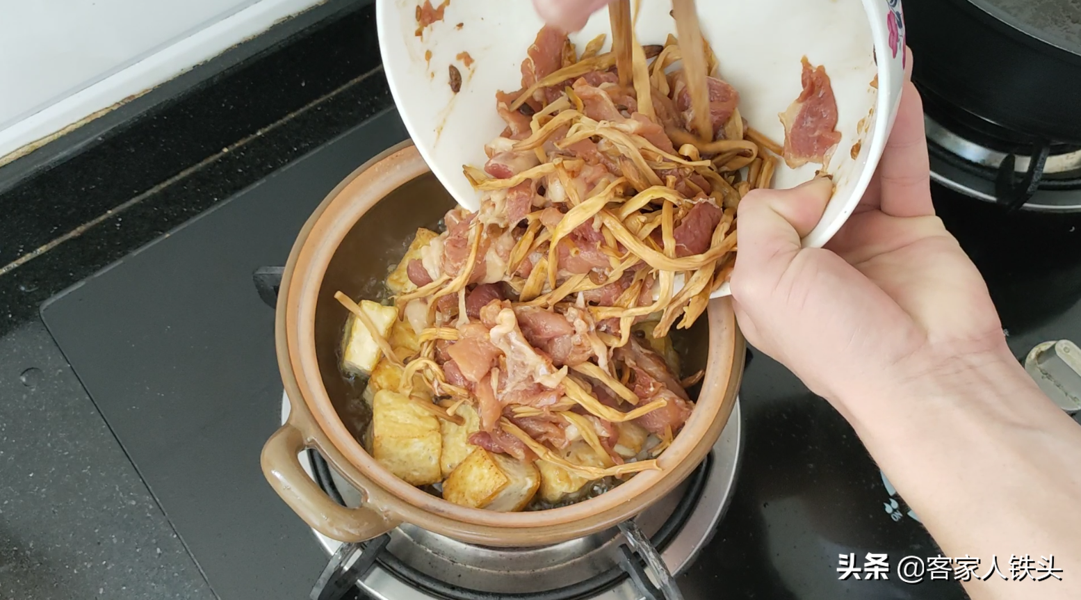 3塊豆腐1塊肉，天冷教你過癮吃法，簡單好吃，一開鍋蓋口水流了