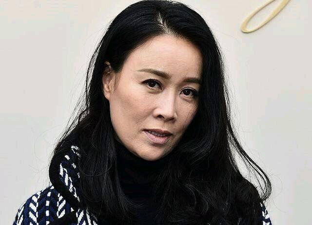 “傻大姐”那英30年歌坛闯荡史，和她背后5个男