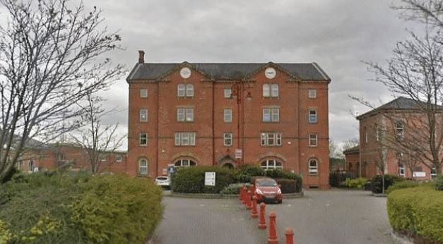 英国女子在家用润滑油炸薯条，结果烟雾中毒不