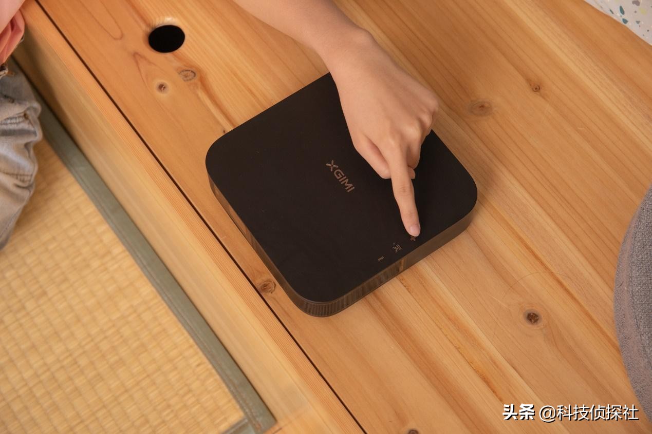 Besides see a movie, intelligent measuring projector still can play so