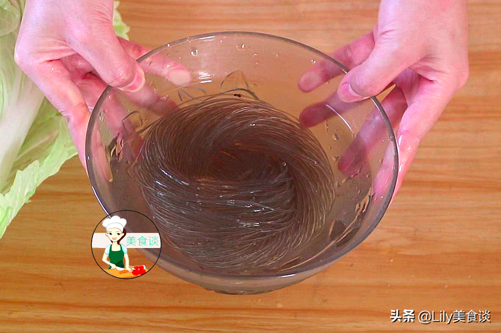 白菜燉豆腐時，先燉豆腐還是先炒白菜？ 都不對，大廚教你正確做法
