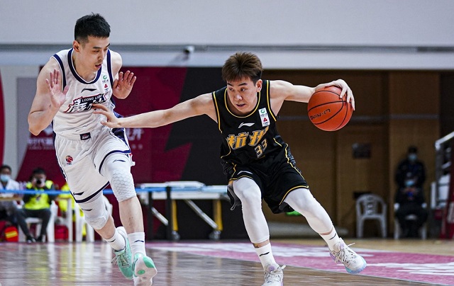 今天！CBA迎来顶级本土后卫之争，郭艾伦或力压