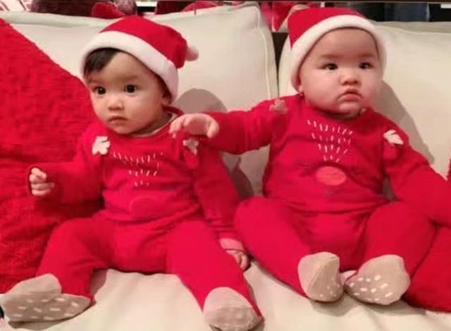 熊黛林双胞胎女儿画画，姐姐安静大眼萌妹，妹