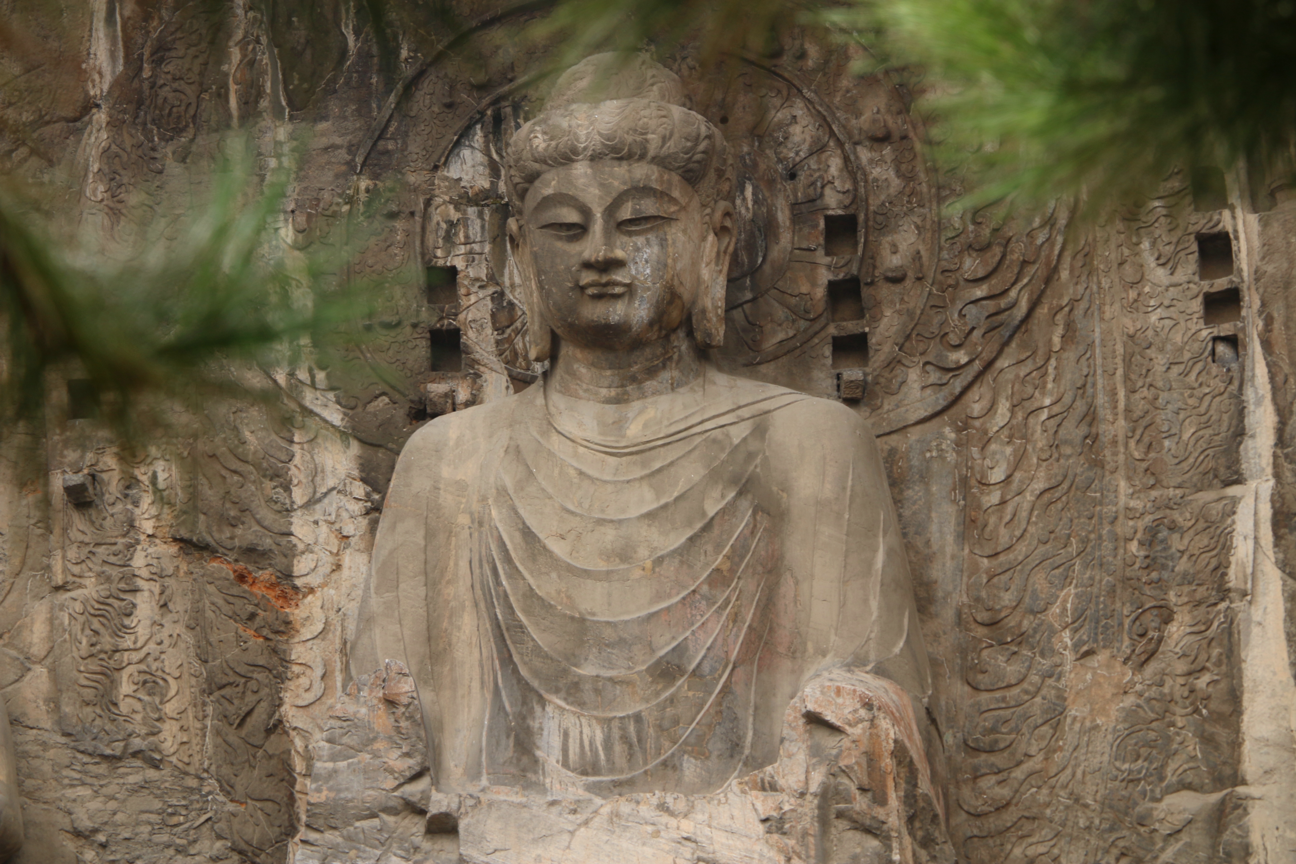 洛阳龙门石窟景区,每年暑假都是旅游旺季,自驾游朋友一定要注意