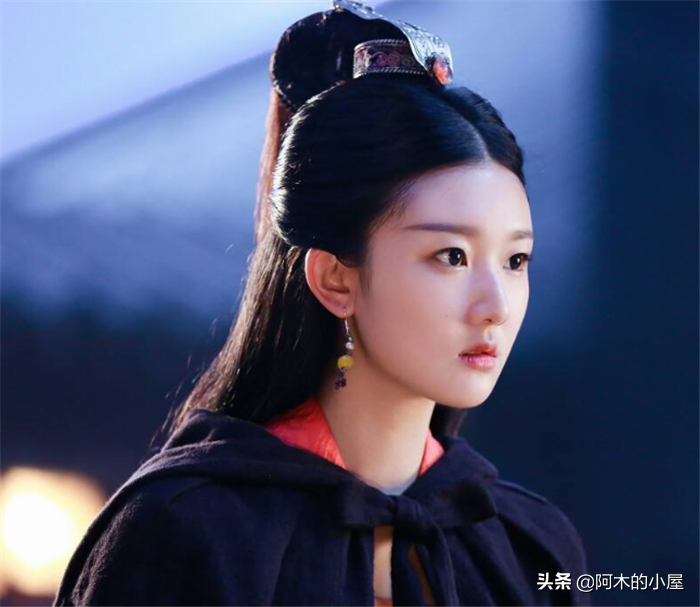 被杨幂力捧的4位女星，前三位已大火，看到05后的她：等你爆红