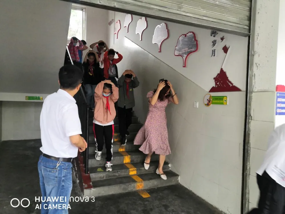强化防震意识 关爱生命安全丨双流彭镇小学开展防震应急疏散演练