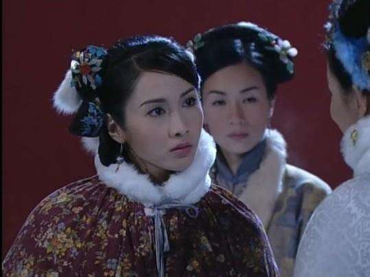 49岁黎姿晒性感美照，生四个子后依旧性感撩人，