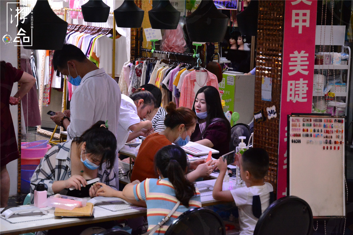 重庆地下商场的套路：砍价要从1折开始，试穿不买会被甩脸色