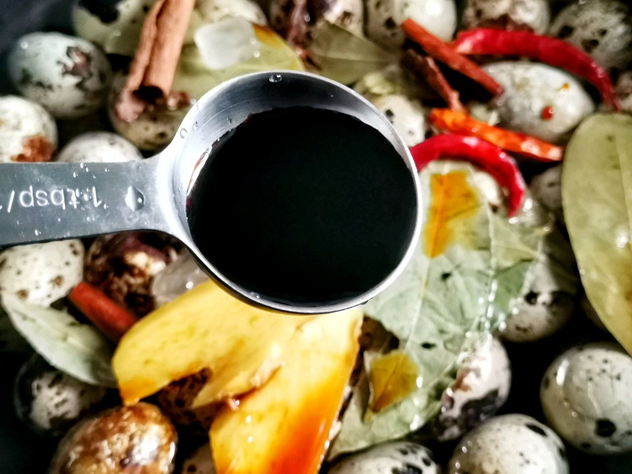 家常五香卤鹌鹑蛋，做法简单，Q弹好吃，一口一个停不下来