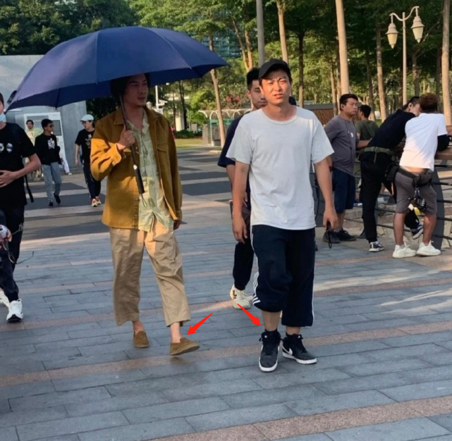 趙麗穎馮紹峰官宣離婚，聚少離多是主因，趙麗穎已清空恩愛過往