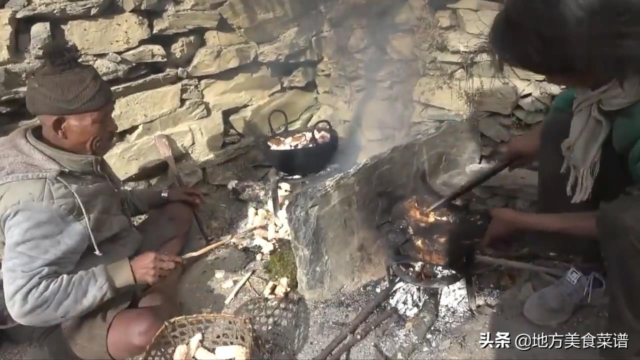 中国小伙送尼泊尔山区贫困户一头猪，解决了他们一年的肉食问题
