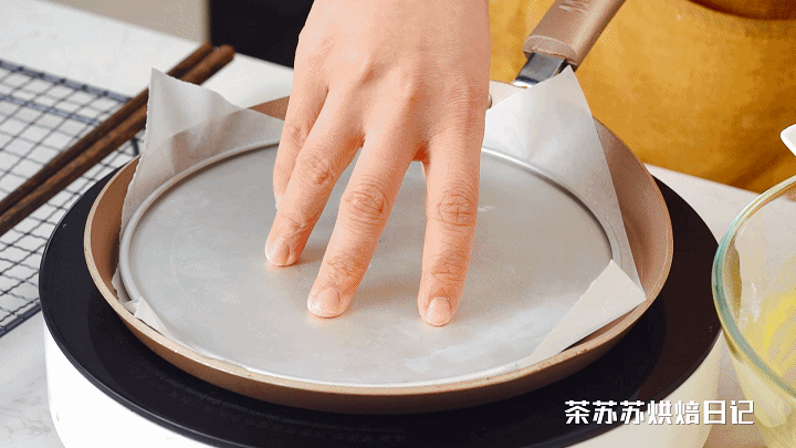 3個雞蛋加碗麵粉！ 攪和攪和，輕鬆一烙，酥脆的蛋捲就出來了