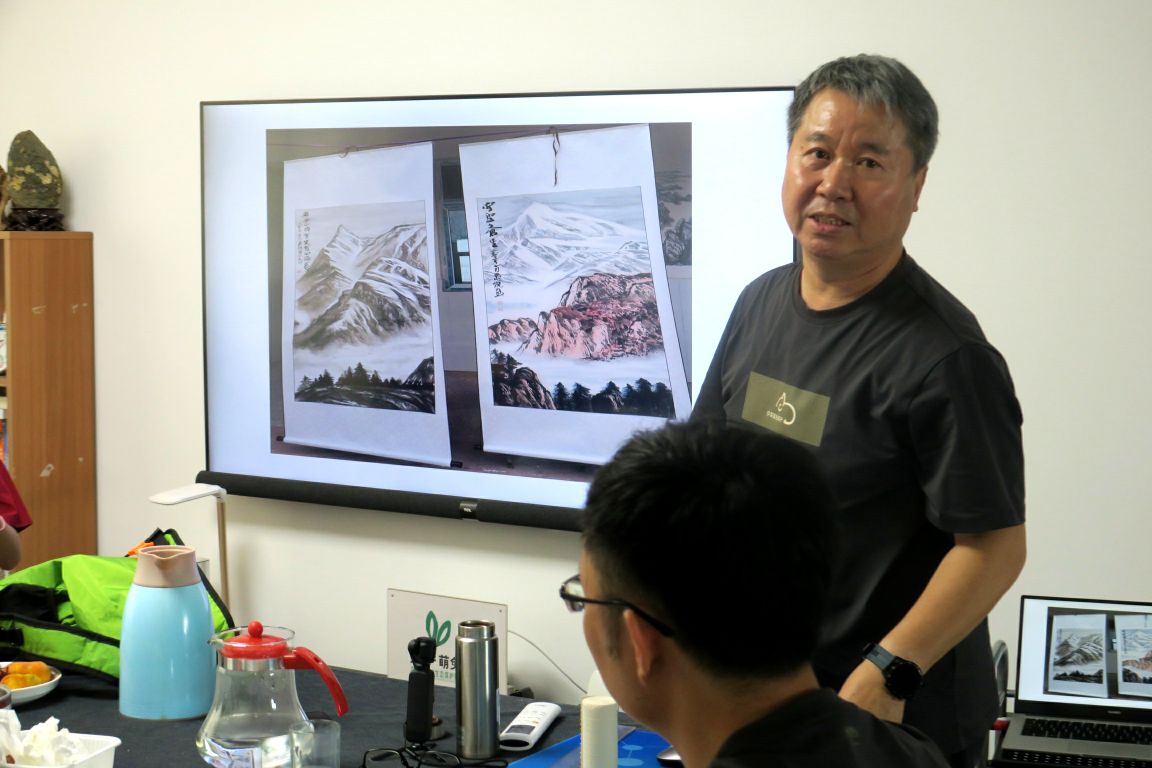 “把雪山留给未来——叶榄环球画展”在新疆乌鲁木齐举行