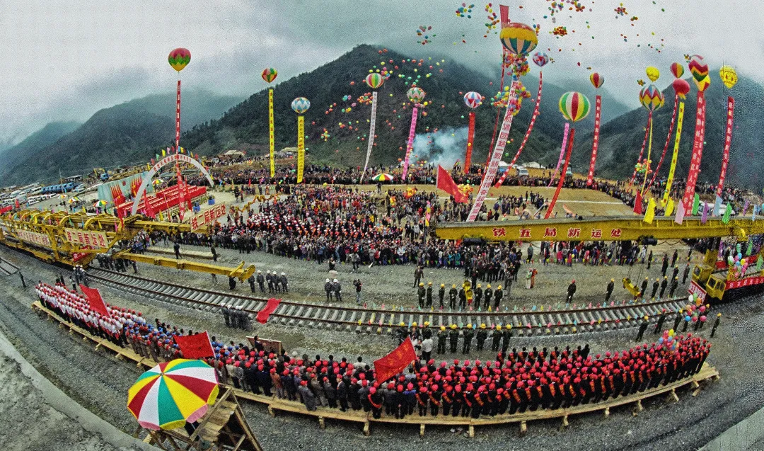 他，用三十年的时间记录了改革大潮下的奋斗者