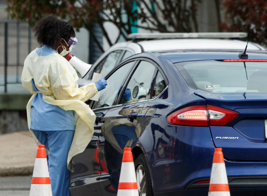 美國一直在隱瞞疫情實情？ 有官員提前拋售股票，有人揭老底被抄家