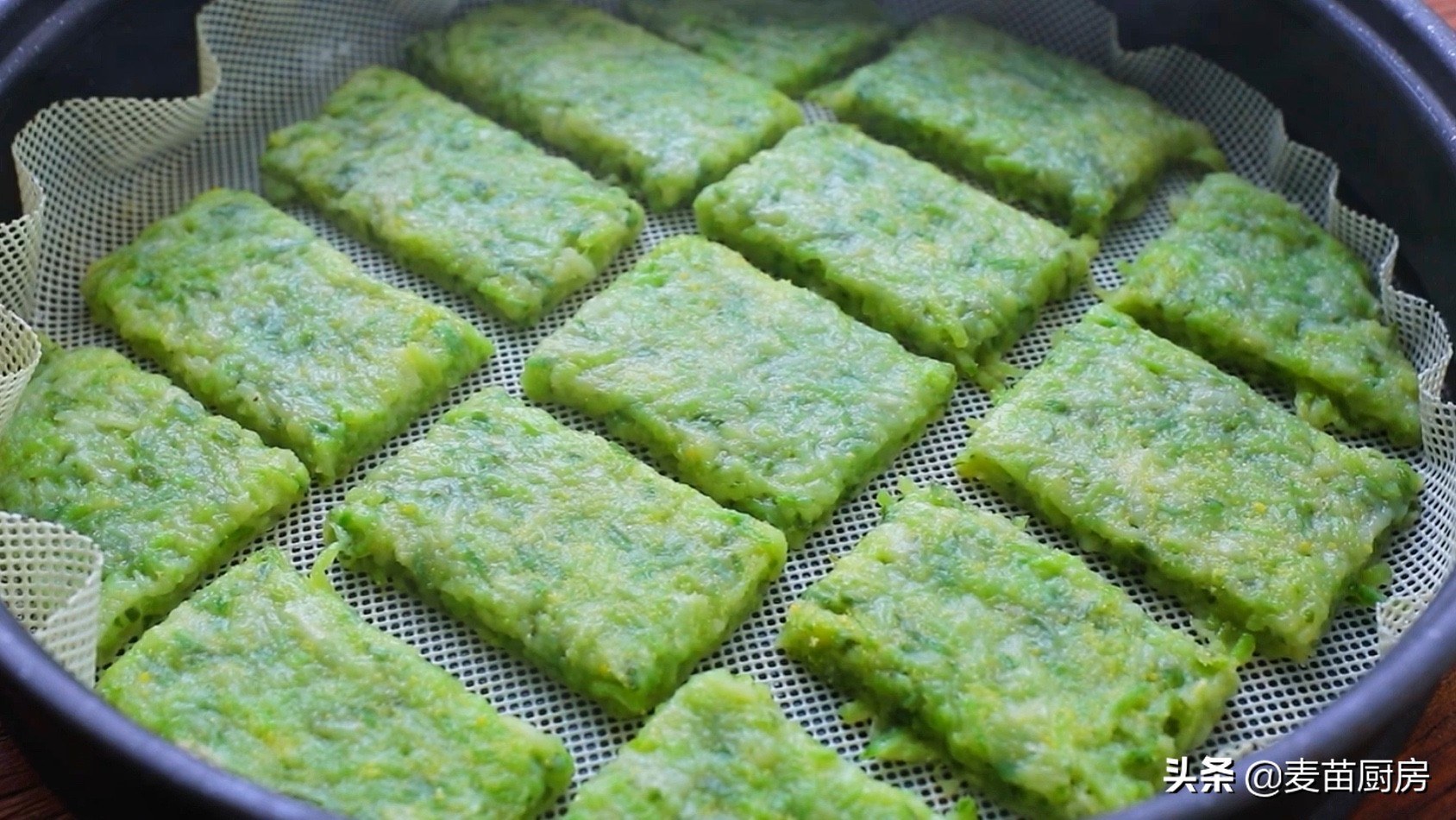 教你蘿蔔糕做法，不用一滴油，一大鍋吃完也不膩，天冷就要這麼吃