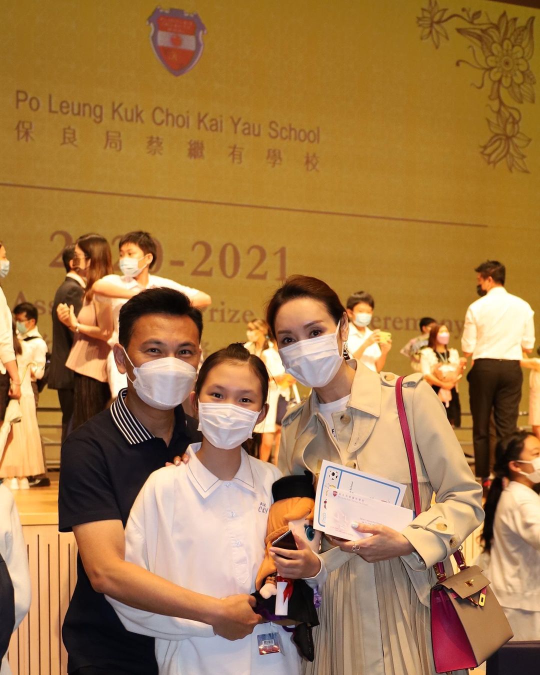 郭可盈女儿小学毕业，11岁津津就读星二代名校，连续三年学科冠军
