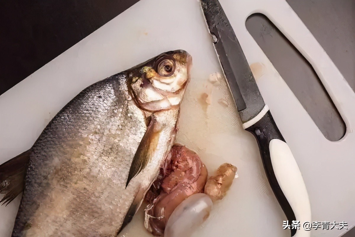 為“敗火”生吃一個魚膽，結果被血透