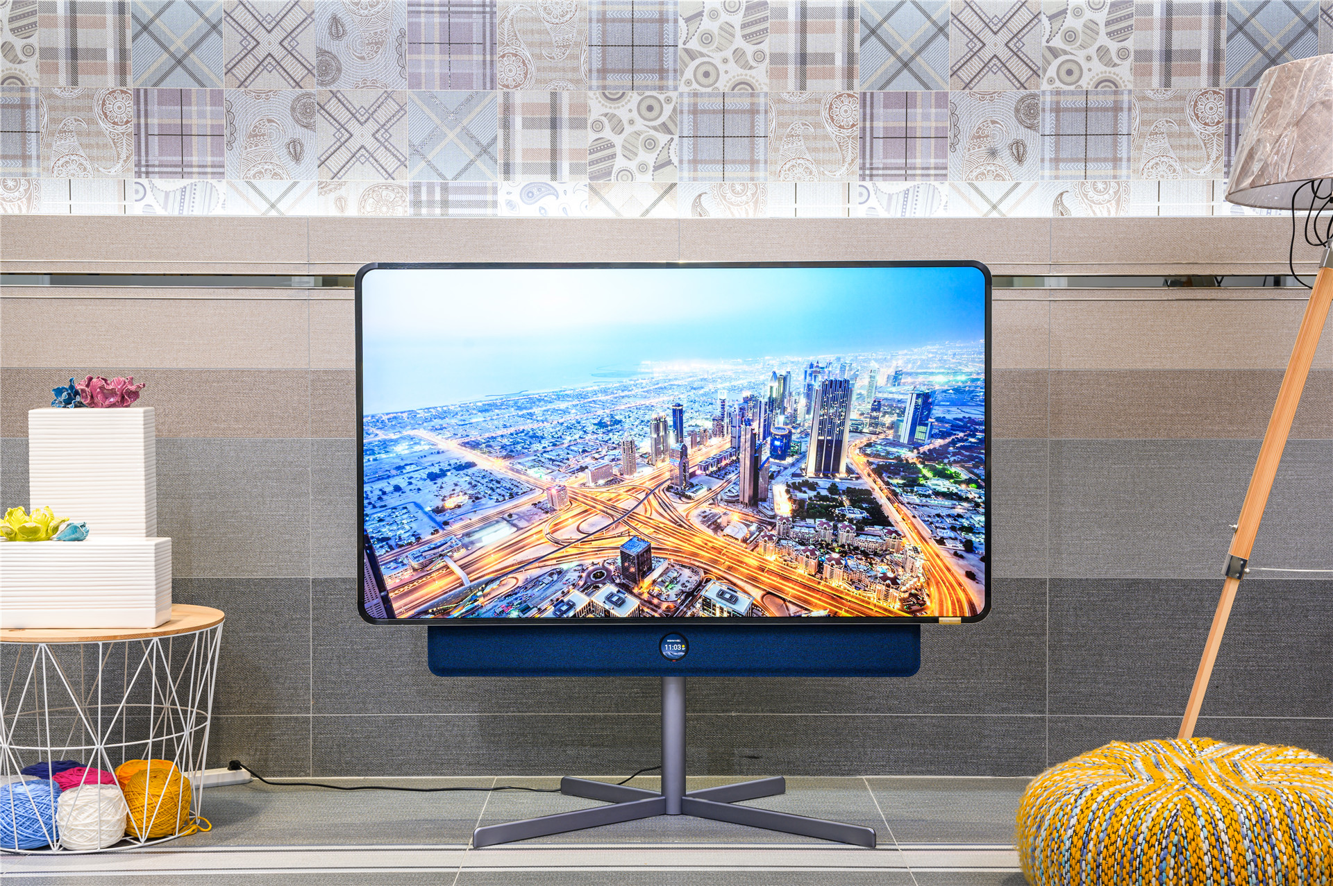 How long didn't you watch TV with family? Can rotate XESS of TV TCL · rotates Zhi Bing experiences
