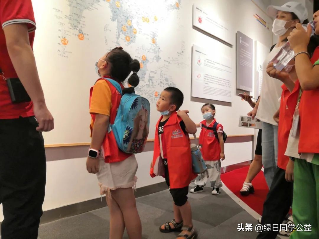 探冠军，颂党恩。红色精神与体育精神相辉映——记绿日同学公益红色文化小天使到广州亚博馆参观学习冠军精神