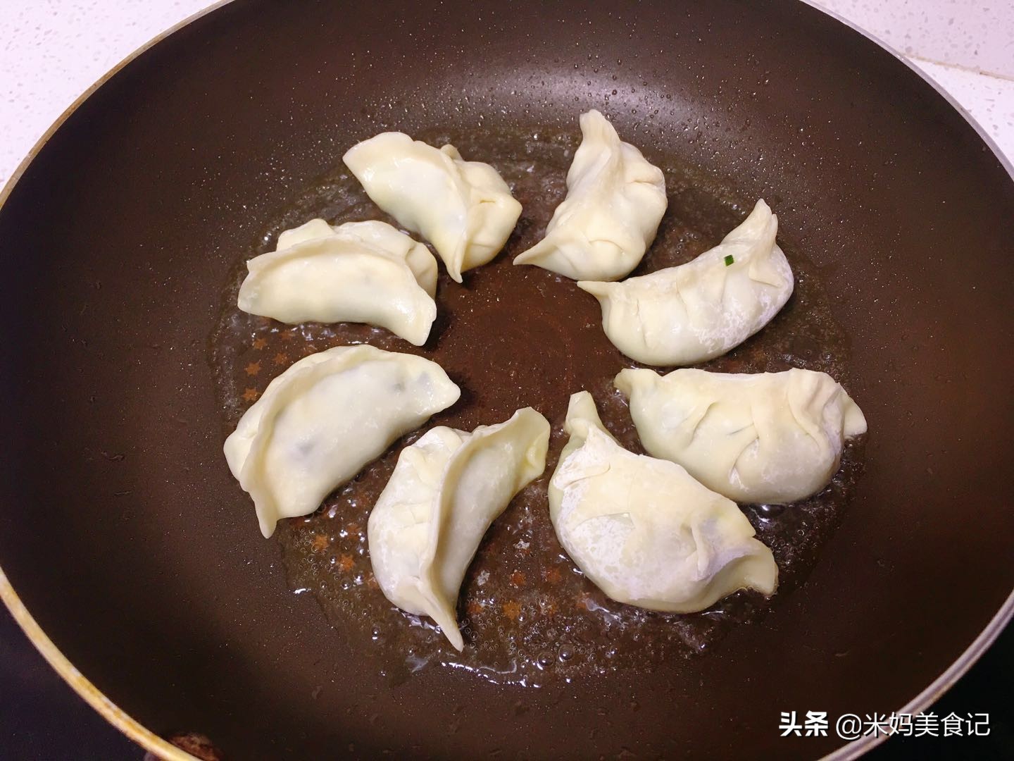 图片[9]-鸡蛋抱饺子做法步骤图 外焦里嫩咬一口满嘴香-起舞食谱网