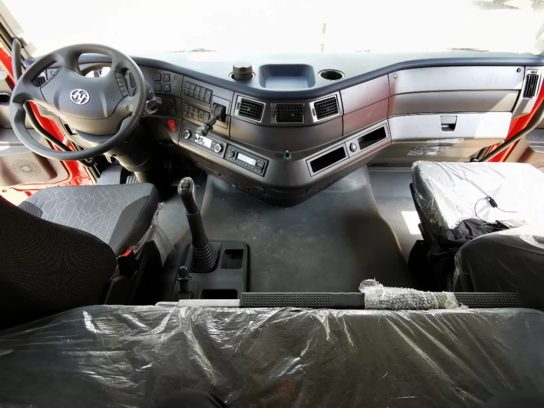 自重8.8吨的上汽红岩杰狮C6天然气牵引车 搞煤矿