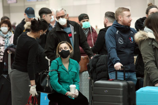 事关新冠疫苗，美国终于瞒不住，国际专家警告