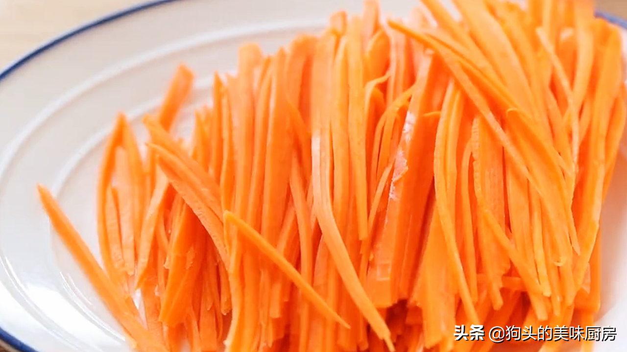 早餐這樣做太好吃了，有麵粉跟土豆就行，做一次饞一次，真解饞