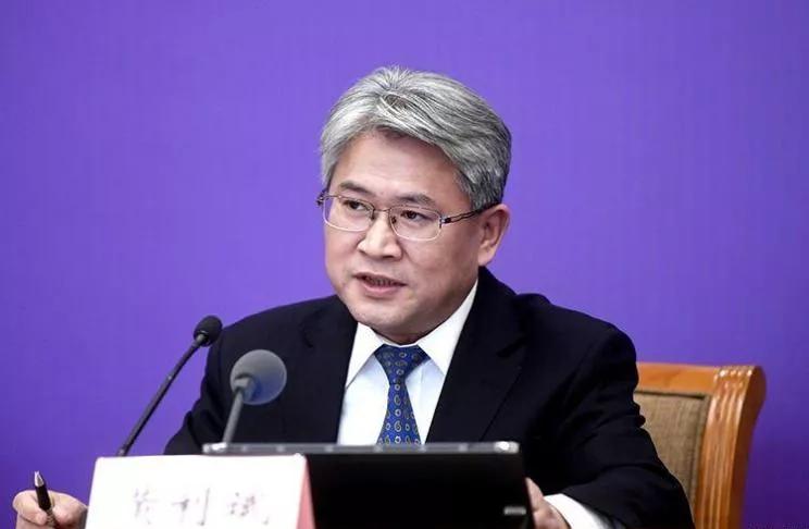 想换车的朋友忍一忍！1年后，国内新能源还有几家活着？