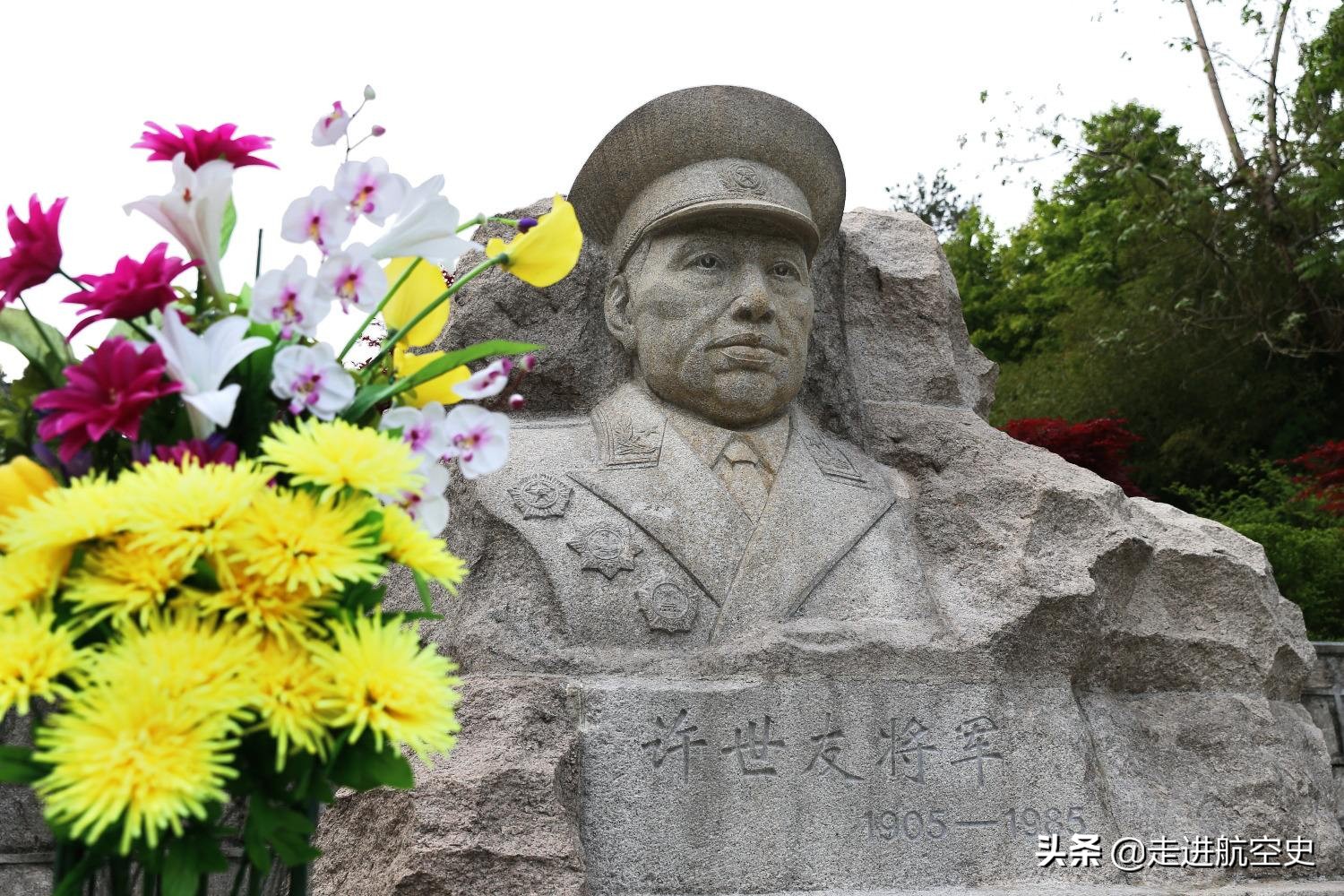 许世友三件葬品：茅台、猎枪、人民币，护送灵