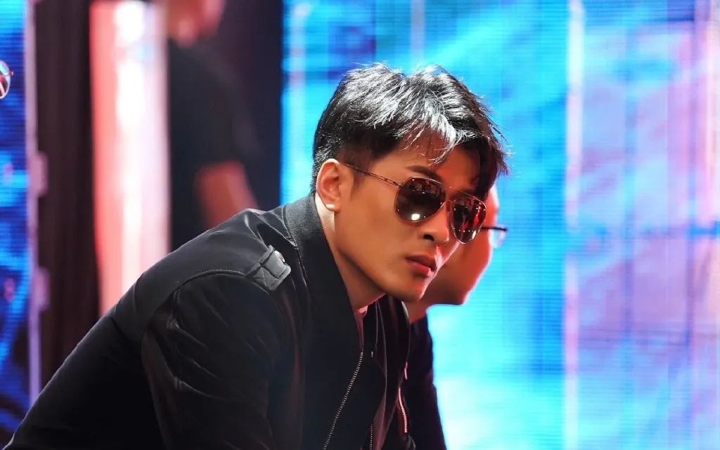 上市在即，谁在“支棱”快手电商