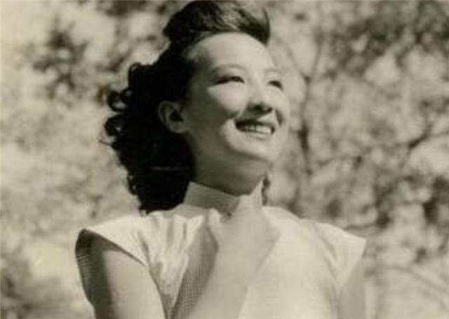 蒋纬国一生结2次婚，后妻年轻漂亮，却难忘前妻