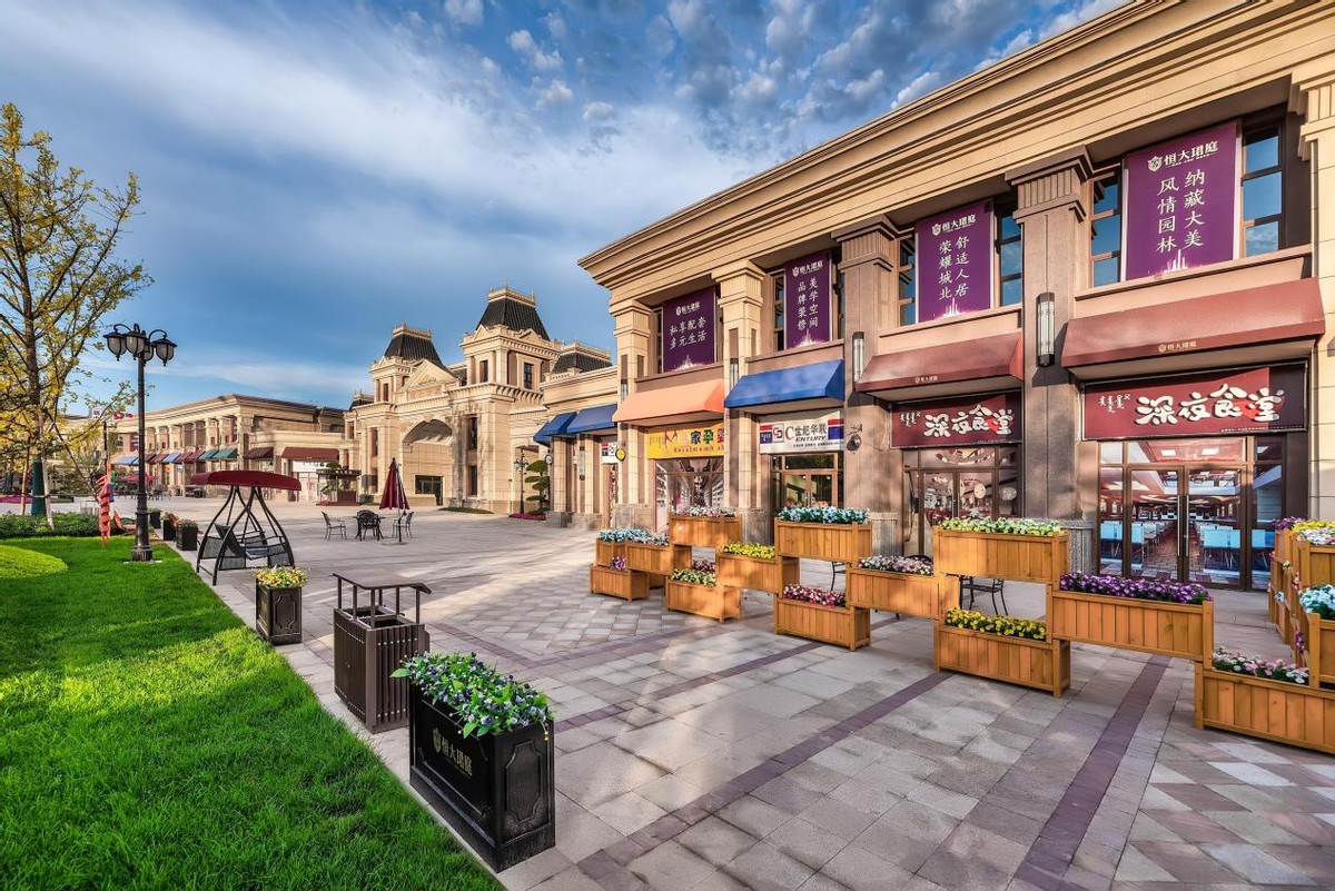 房行情>正文>(实景图)年中大冲刺商业金街 临街铺 8折钜惠建面约30