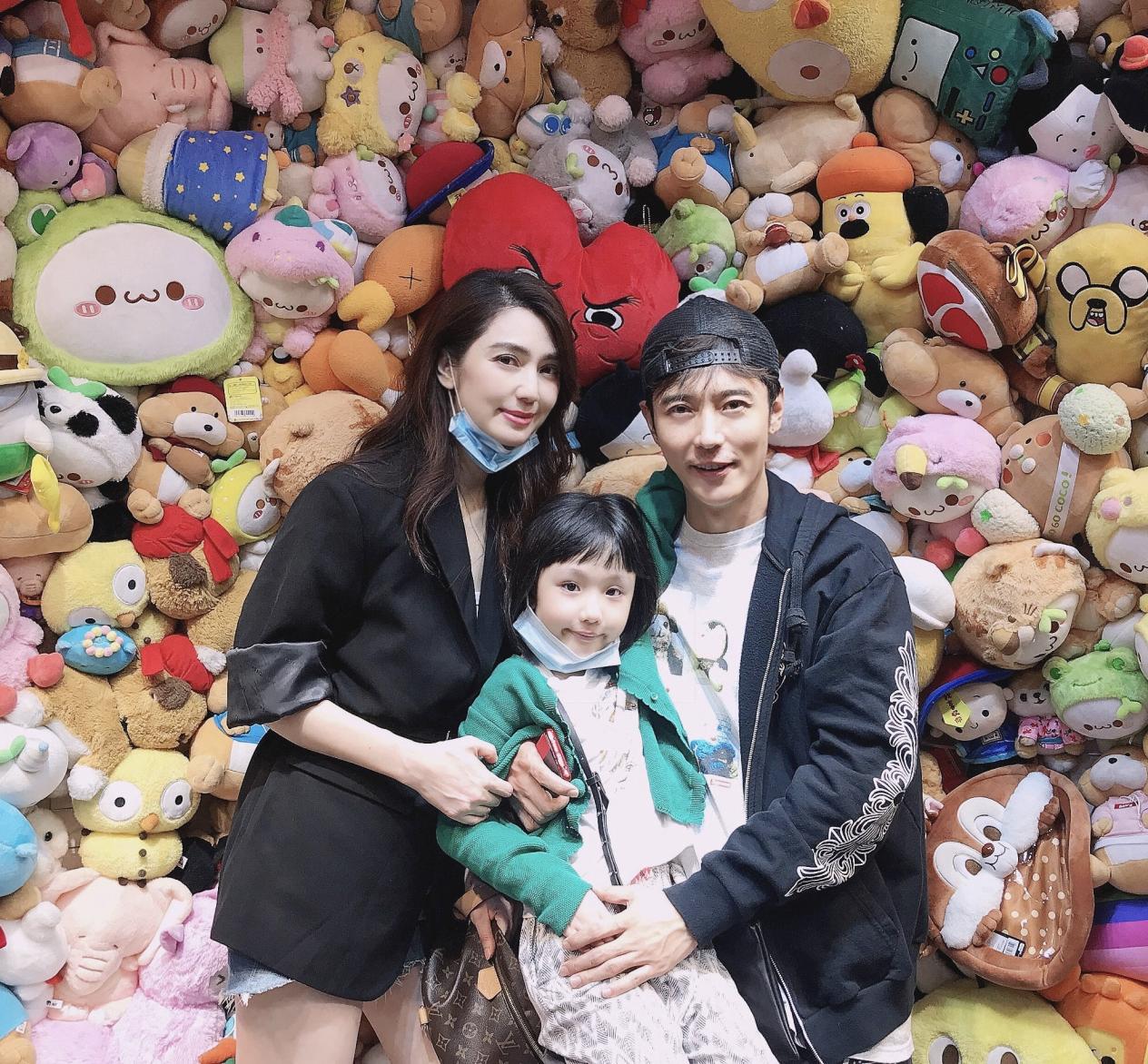 娱乐圈姐弟恋盘点，李冰冰大男友17岁，51岁钟丽缇三婚嫁鲜肉