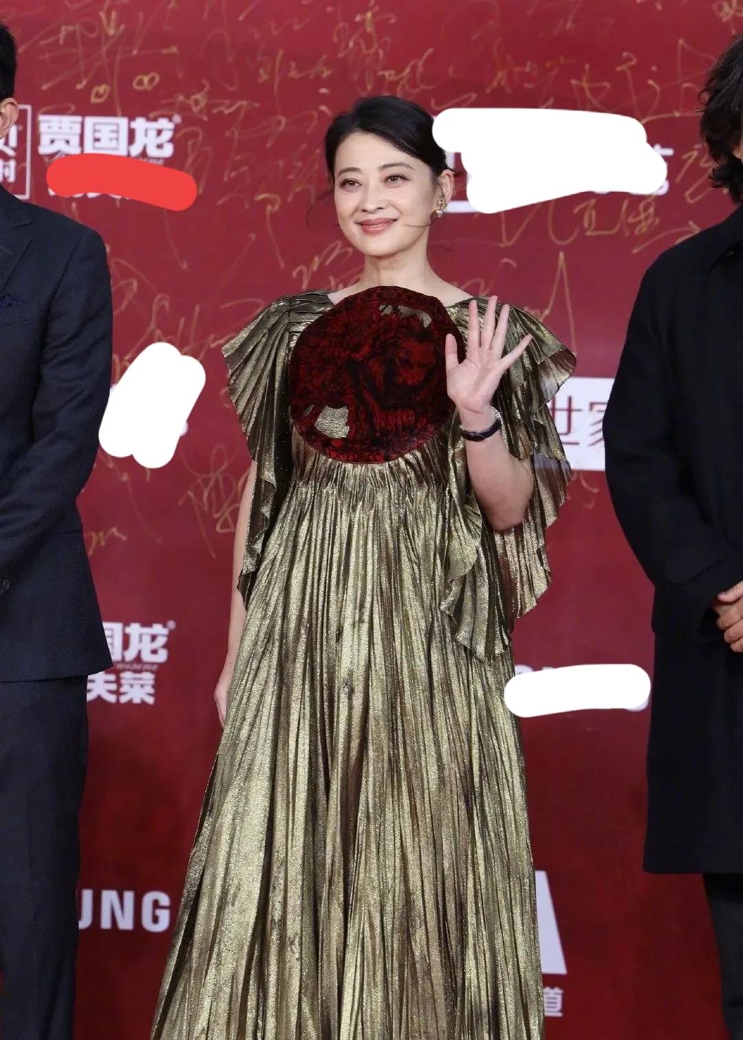 女明星红毯造型千奇百怪，杨颖太俗，梅婷让人